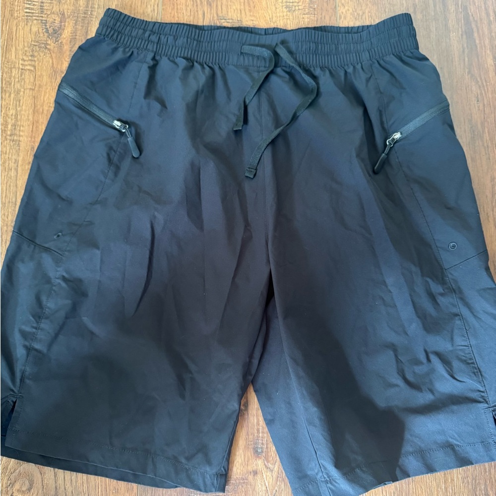 NWT Gradual Black Athletic Shorts Adjustable Waistband Two Zippered Pockets, L